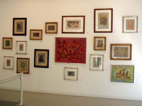 Klee-Schüler — Wand mit Werken von Petra Petitpierre