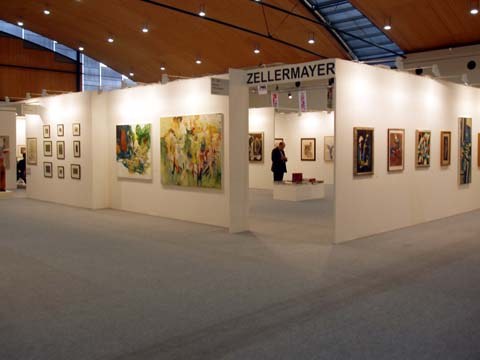 Klee-Schüler — Ganz links im Hintergrund Wand mit Werken von August Preuße - ganz rechts Wand mit Werken von Hubert Berke und Georg Jakob Best