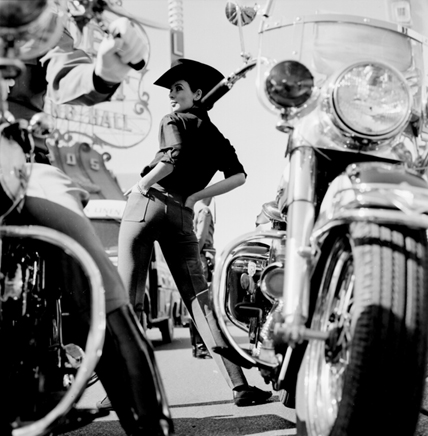 Mark Mender — Cowgirl und Harleys,