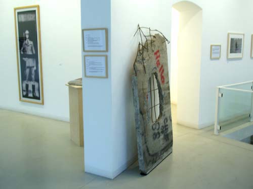 ZELLERMAYER Galerie - Blick in die Ausstellung Wendezeiten mit Bettina Flitner